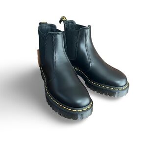 Dr Martens Women's Smooth Leather Chelsea Boot Size 7 Womens